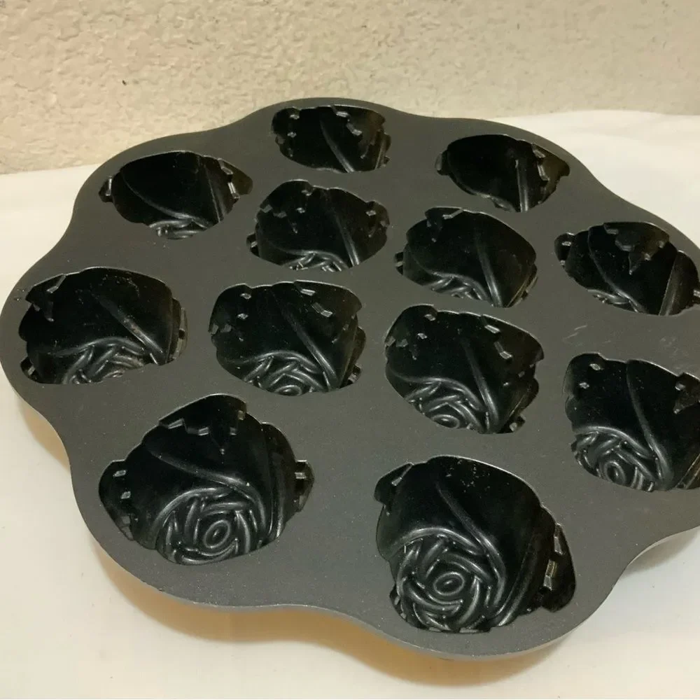 Nordic Ware sweetheart roses pan